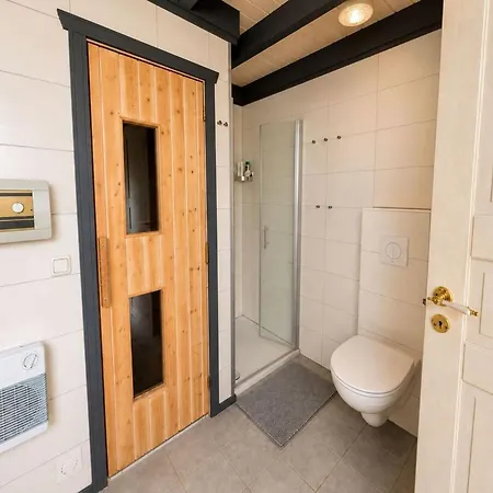 Skandinavisches Mit Privatsauna Im Hafendorf Mueritz Holiday home Granzow